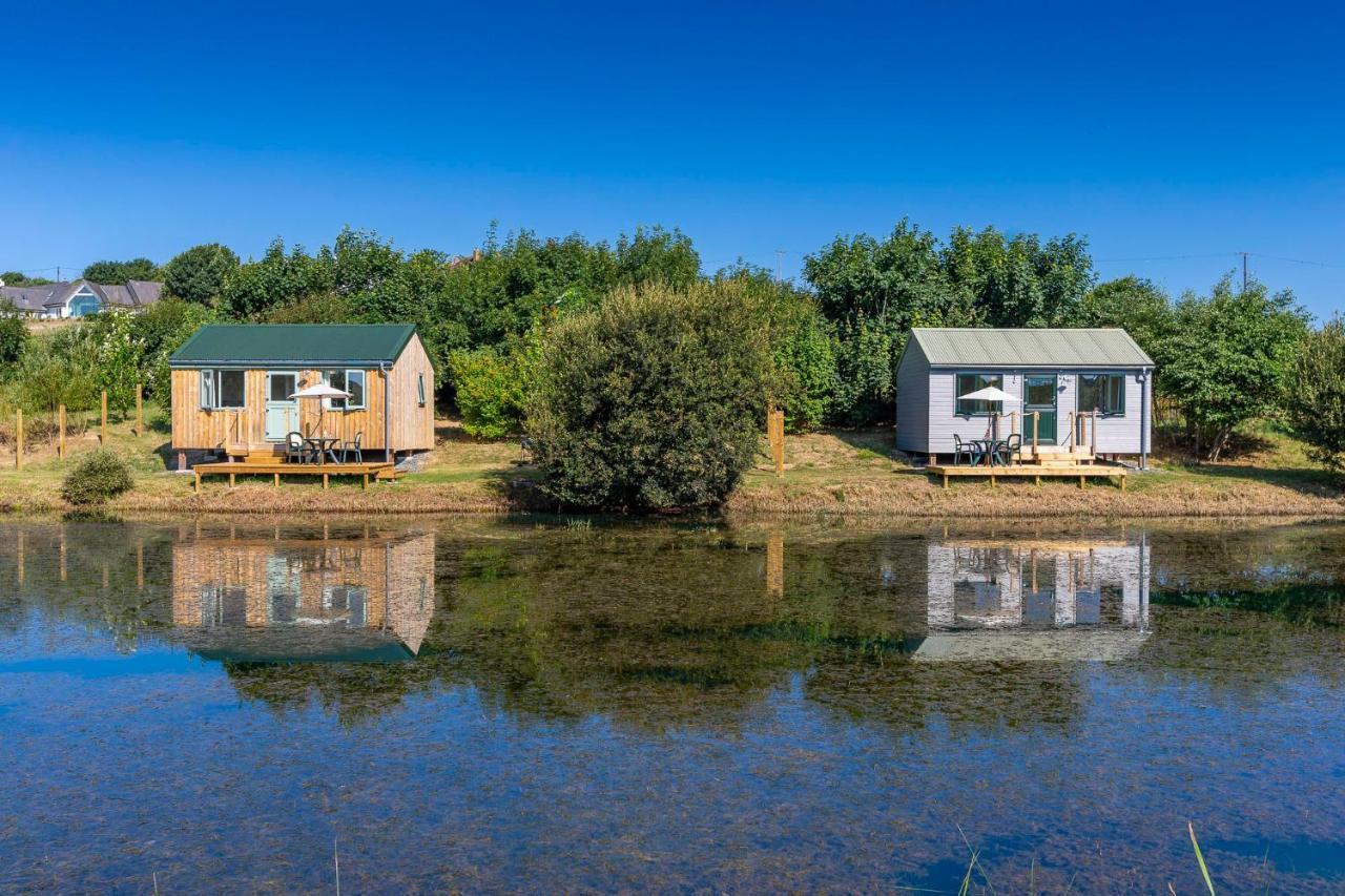 Lynstone Lakes Lodge *