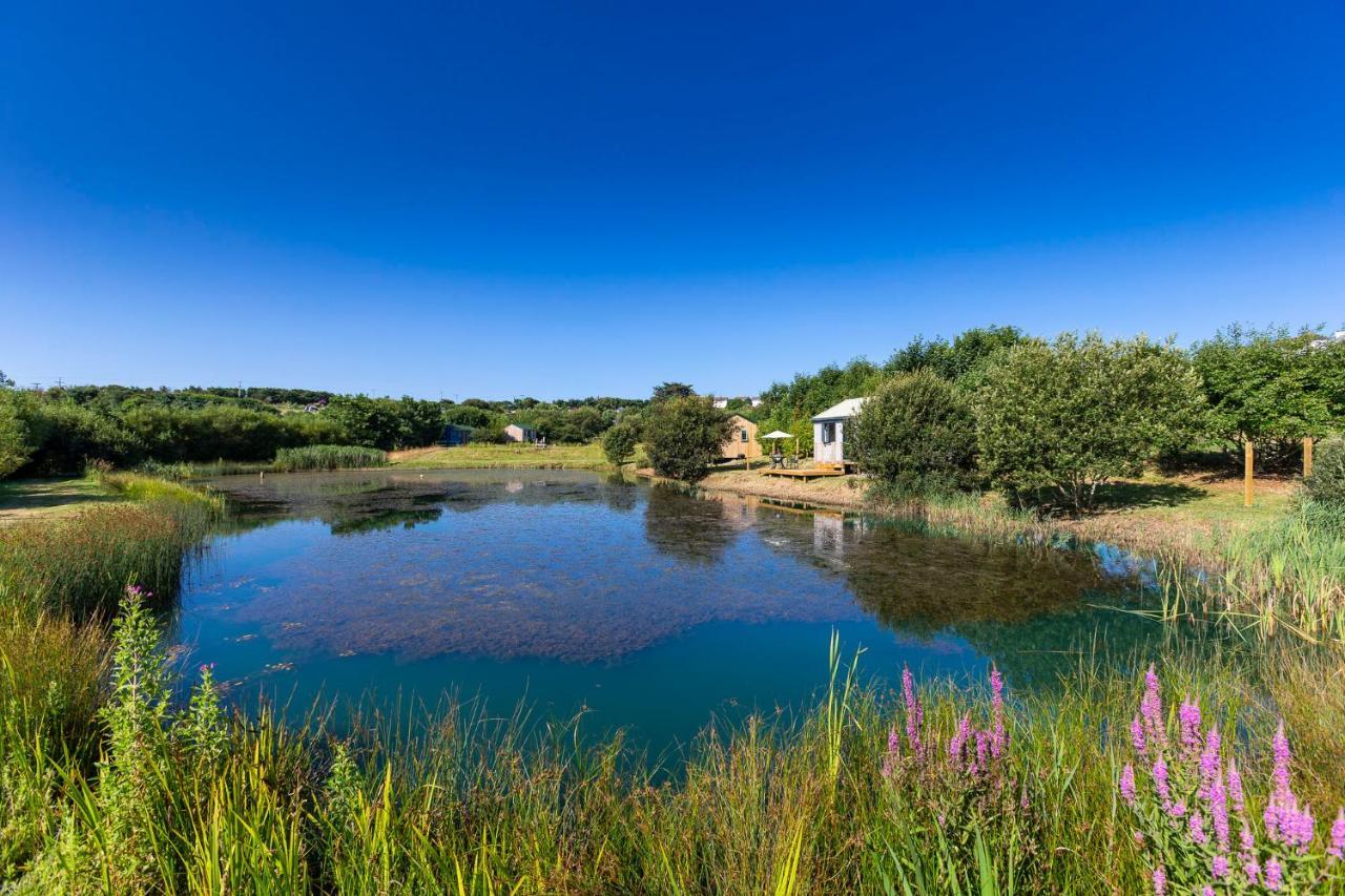 Lynstone Lakes Lodge *