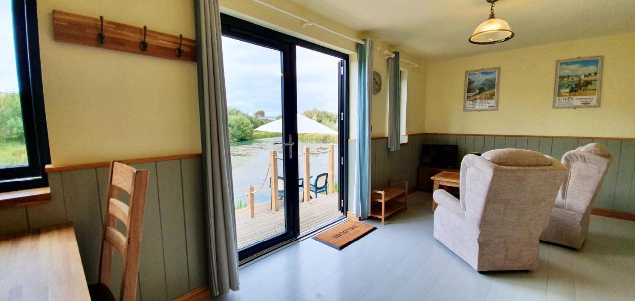 Lynstone Lakes Lodge *
