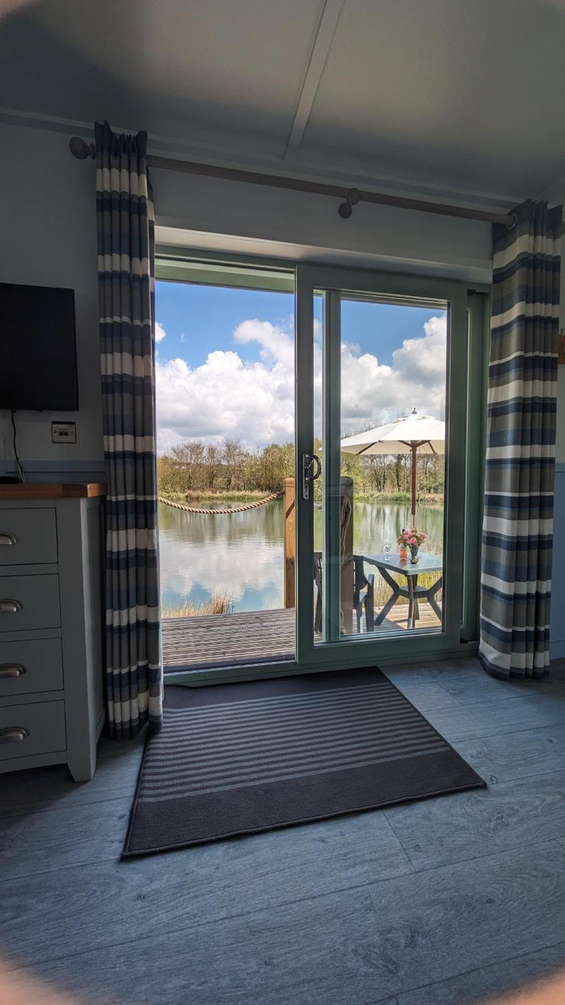 Lynstone Lakes *