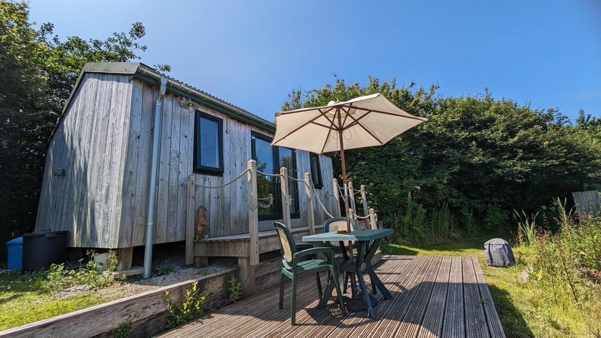 Lynstone Lakes Lodge *